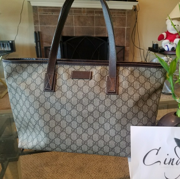 Authentic Gucci - Picture 1 of 7